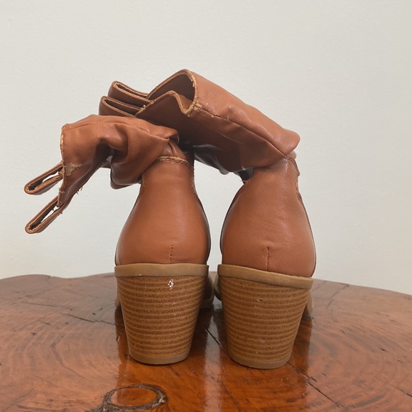 Bamboo Taupe Cowboy Style Booties Chunky Heel, Size 8 - Picture 3 of 8